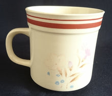 Lade das Bild in den Galerie-Viewer, 2er Set 2er KAFFEEGEDECKE - Keramik / Steingut, Blumenblüten Pflanzen Flora Linien Rand Motiv Dekor
